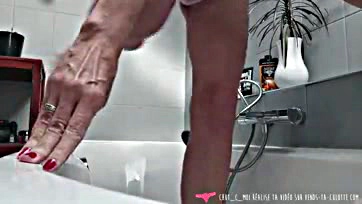 A French amateur compilation of piss and moans