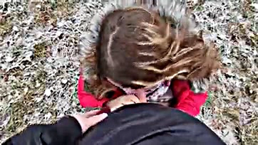 Girlfriend gives sloppy oral sex outdoors