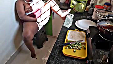 Girlfriend cooks brinjal solo, gets intimate with herself