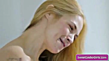 Sultry blonde lesbian fingers friend's juicy slit