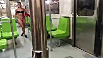 Publicly flashing ass on Mexico City metro