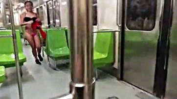 Publicly flashing ass on Mexico City metro