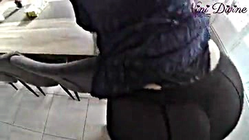 Stepmom's massive booty ravaged in the living room