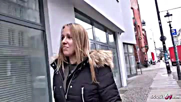 Teen girl gets first anal sex experience at street casting