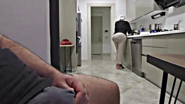 Man masturbates while watching stepmother's large buttocks