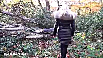 Public flasher exposes herself, masturbates outdoors