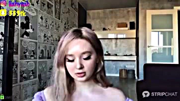 Estonian camgirl performs oral sex on a toy