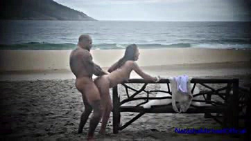 Beach couple renews vows, gets intimate in public