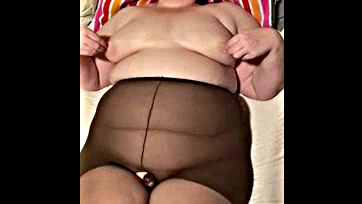 Curvy milf masturbates in pantyhose, gets intense pleasure