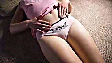 Fat camel toe exposed by amateur Japanese in panties