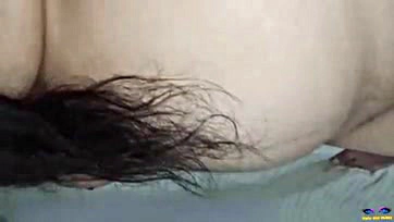 Sexy Indian aunt flaunts massive cleavage, hairy pits