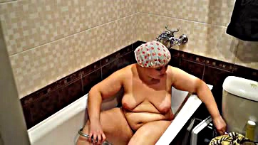 Fat milf smokes, lies in bath, wants sex