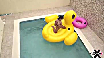 Woman masturbates and cums on rubber ducky in pool