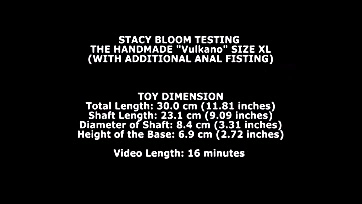 Stacy Bloom tests large vulva with anal fisting