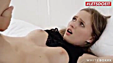 Girlfriend's morning sex with boyfriend gets very hot