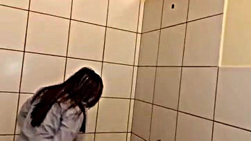 Madrastra masturbates with large dildo in bathroom