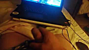 Man masturbates on webcam with girl, finishes