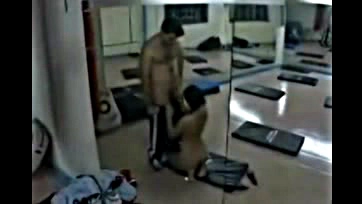 Arab couple gets freaky in hidden cam gym romp