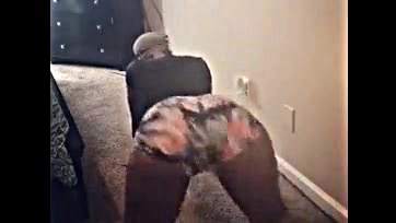 Lola twerks, flaunts fat ass, and squirts