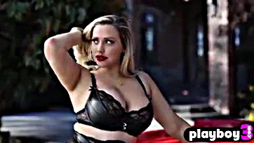 Fat Mia Mankova flaunts in sexy lingerie