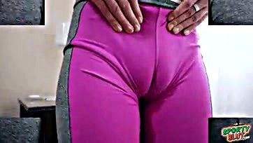 Big puffy cameltoe and round ass debut exposed