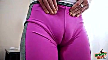 Big puffy cameltoe and round ass debut exposed