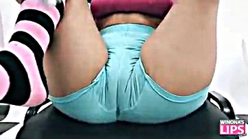 Teen stretching reveals massive camel toe and pussy gap