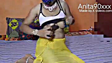 Indian housewife shamelessly dances naked in a video