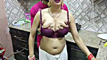 Desi bhabhi gets brutally screwed by devar in kitchen