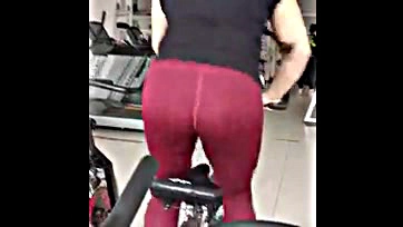 Wife shows off her ass and tits at gym