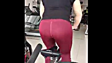 Wife shows off her ass and tits at gym