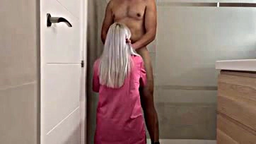 Man surprises cleaner, gets blowjob while jacking off