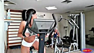 Bruno got horny seeing Mayhotxxx at the gym