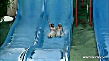 Girls get freaky at water park, no surprise