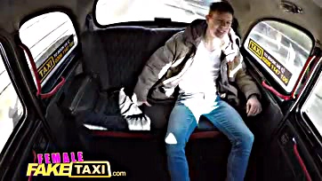 Naughty cabbie hooks up with unsuspecting chick in taxi