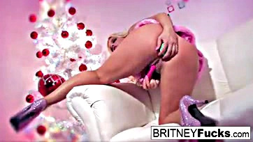 Fetishistic Britney gets a butt-sized Xmas present