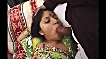 Indian woman gives oral sex to large penis