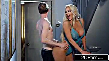 Nicolette Shea cheats on hubby with another dude