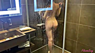 Girl gets blowjob, passionate sex in shower at home