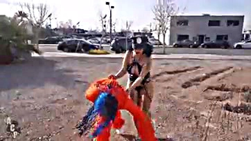 Officer arrests clown for public sex, wants in too