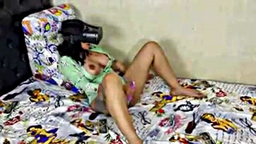 I surprise my sister watching VR porn naked