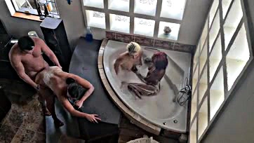 Girls swap cocks, blowjobs, and pussy in spa bath