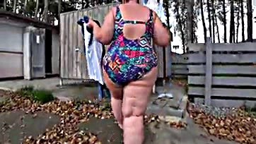 Curvy BBW flaunts massive booty in public dressing room