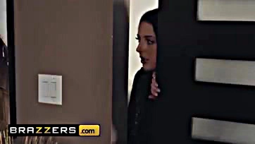 Angela White's massive booty gets busted by a burglar