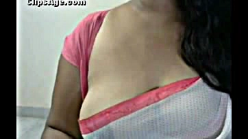 Sexy Indian cam girls show big tits and breasts