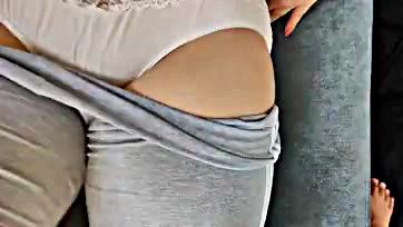 Adoring a plump, tight vagina in leggings