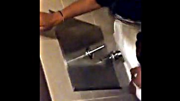 Sexual encounter caught on camera in Arequipa mall bathroom