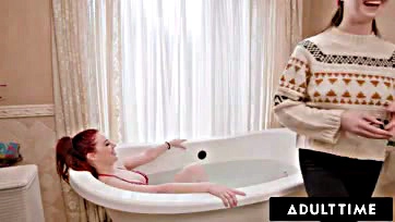 Brunette simps over stepmom's wet pussy in bath