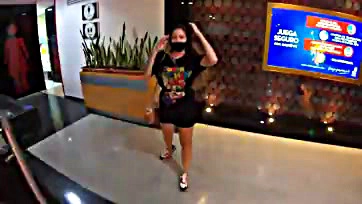 Sara's horny walk in Bucaramanga, Colombian shopping mall