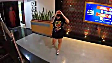 Sara's horny walk in Bucaramanga, Colombian shopping mall